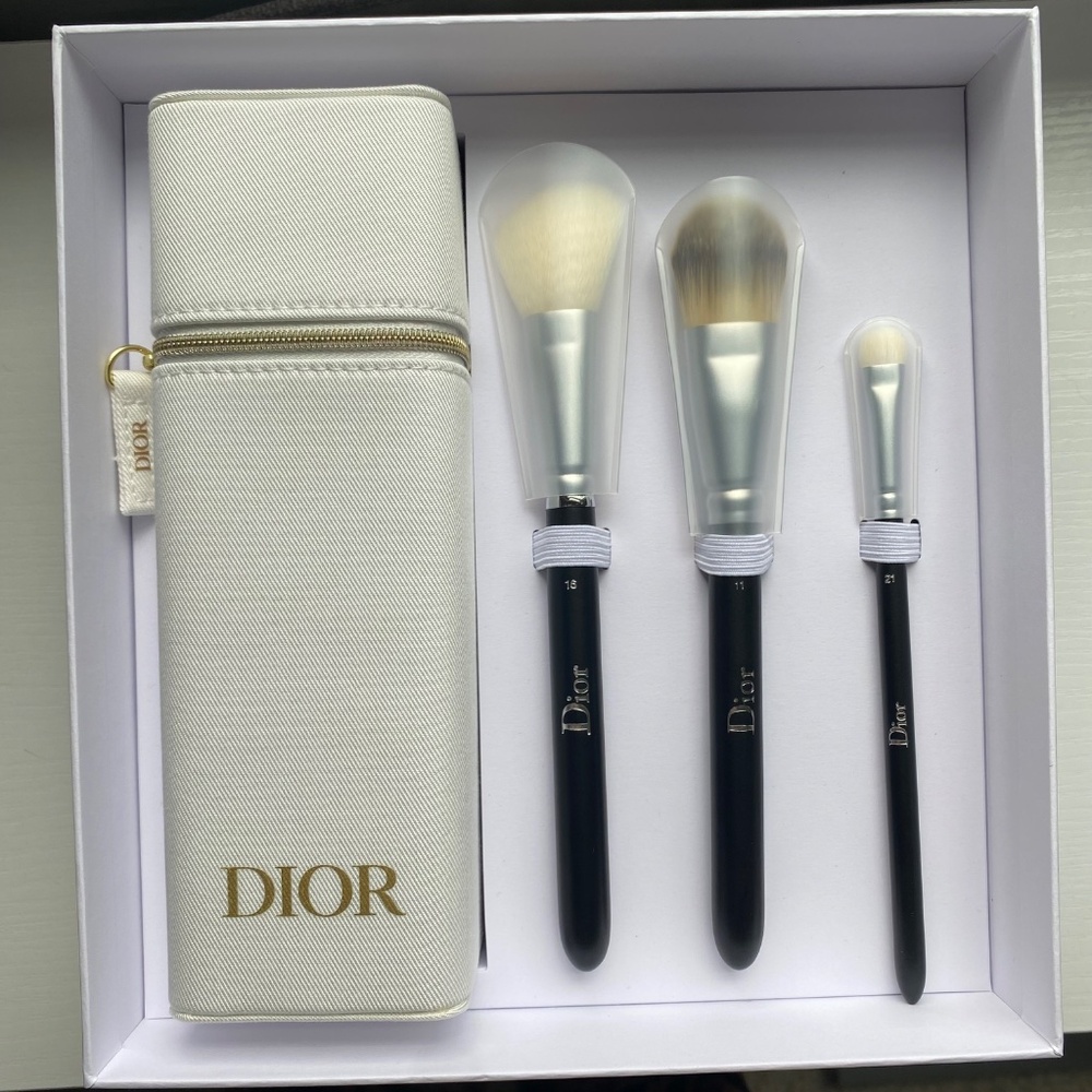DIOR Beauty Brush Set with Zipper Case 4pc Set NEW! 2025 Silver Welcome Gift - Picture 2 of 4